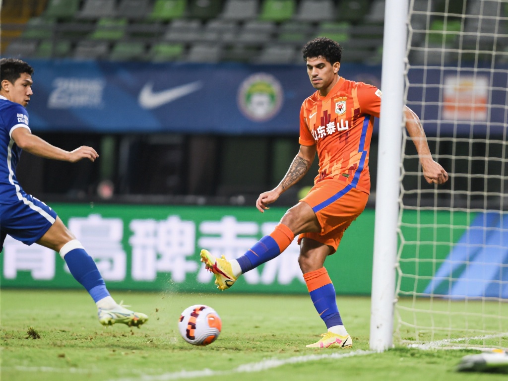 山东泰山解围失误酿祸 费利佩精准抽射破门